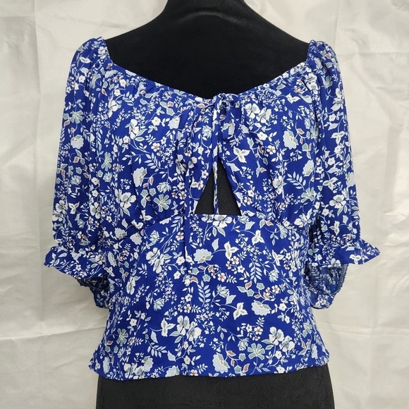 Sienna Sky blue floral cropped short sleeve top cut out in front size XL - Picture 12 of 13